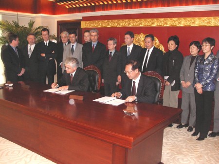 Signature MoU